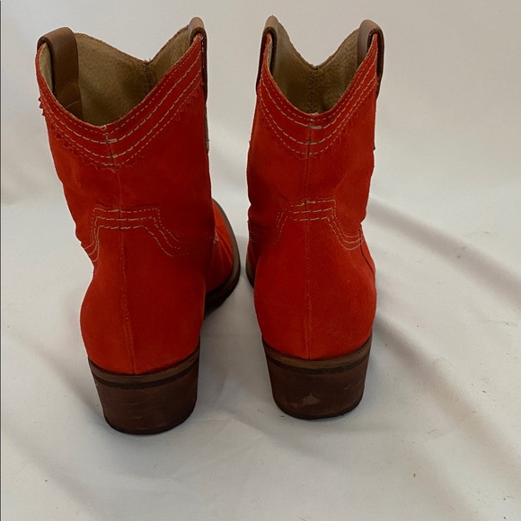 Sundance.   Orange suede Western Cowboy Boots - Picture 4 of 6